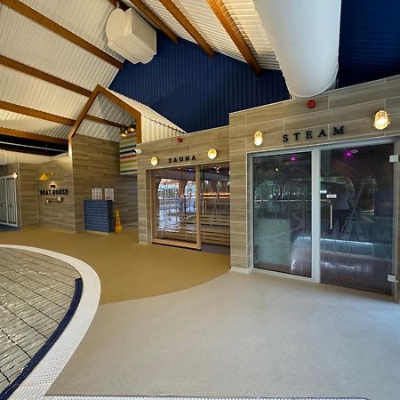 Mallard Corner, Cosy Cotswold Lakeview Lodge South Cerney Buitenkant foto