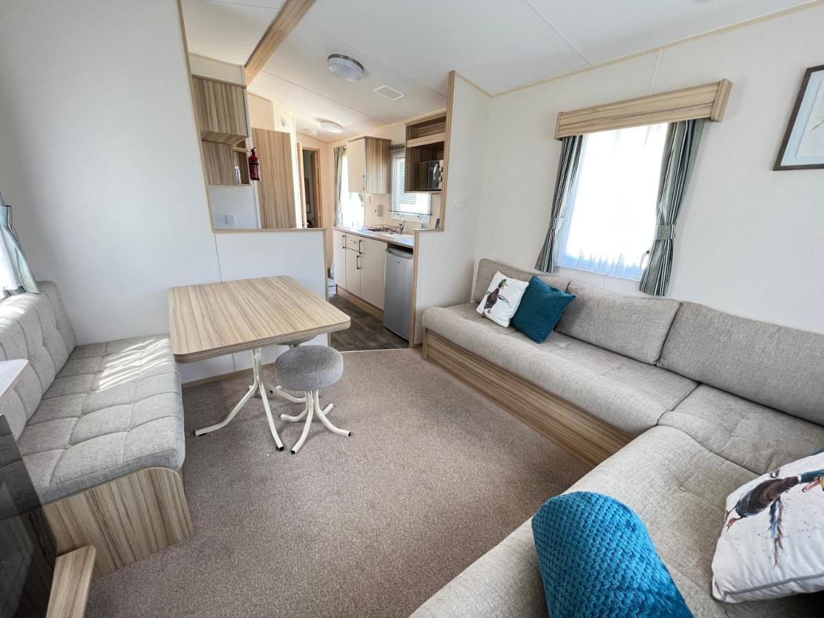 Mallard Corner, Cosy Cotswold Lakeview Lodge South Cerney Buitenkant foto