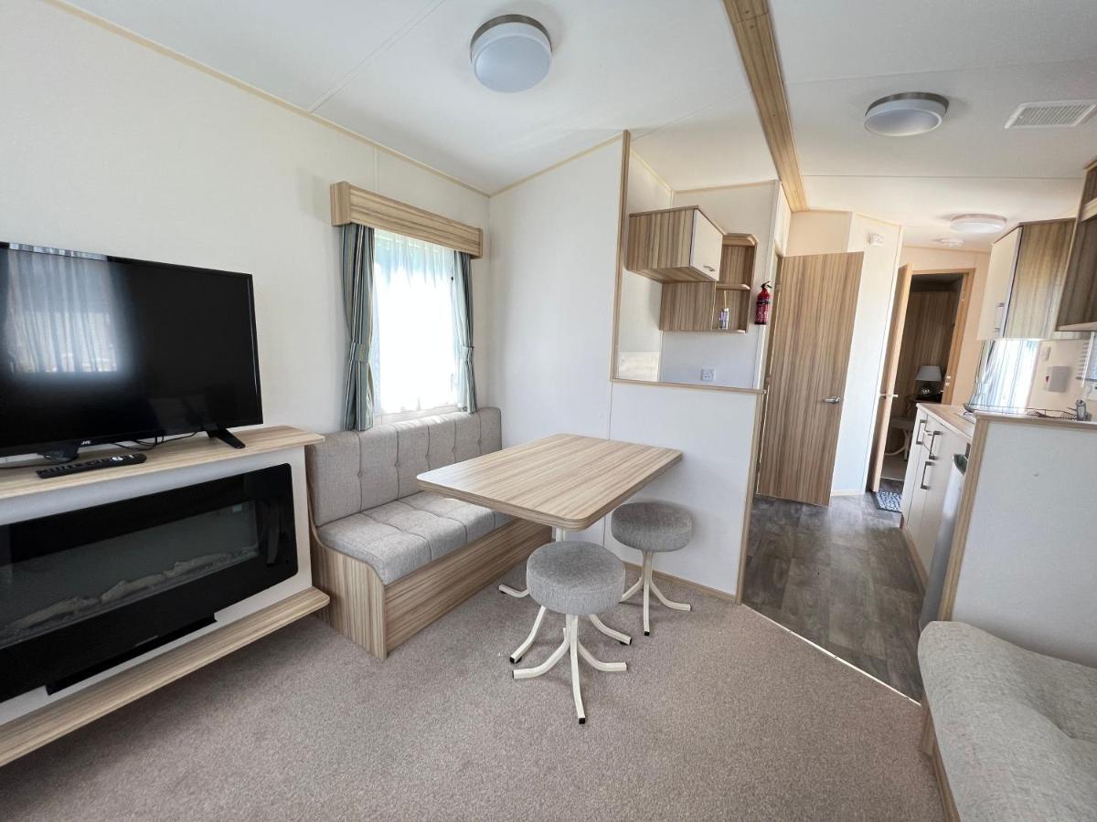 Mallard Corner, Cosy Cotswold Lakeview Lodge South Cerney Buitenkant foto