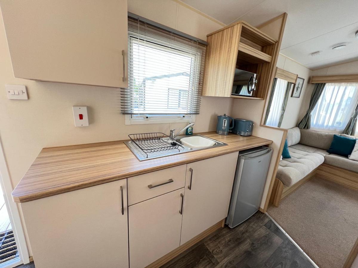 Mallard Corner, Cosy Cotswold Lakeview Lodge South Cerney Buitenkant foto