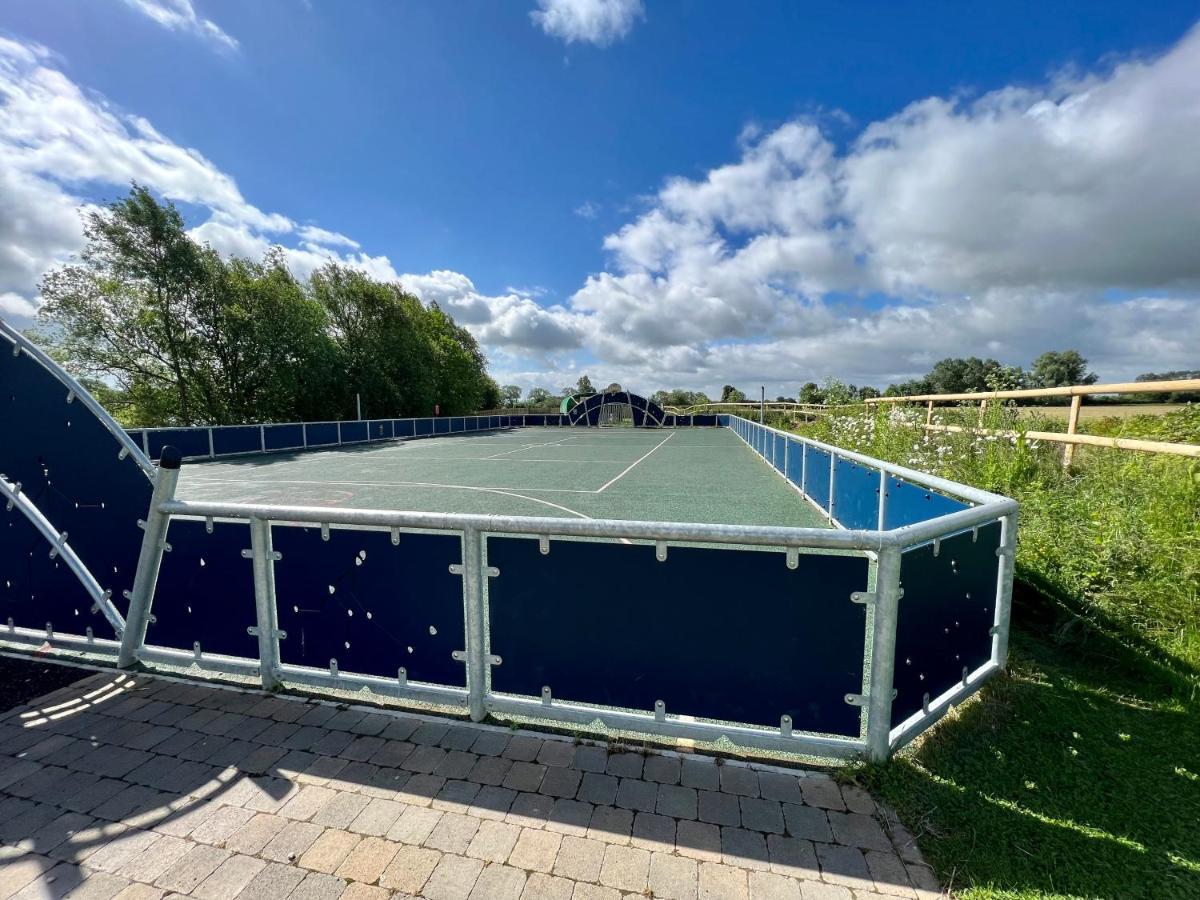 Mallard Corner, Cosy Cotswold Lakeview Lodge South Cerney Buitenkant foto